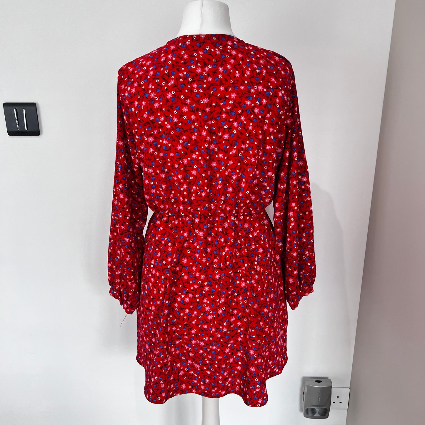 ZARA short red floral flowers print fit flare dress v neck long sleeve size M 10